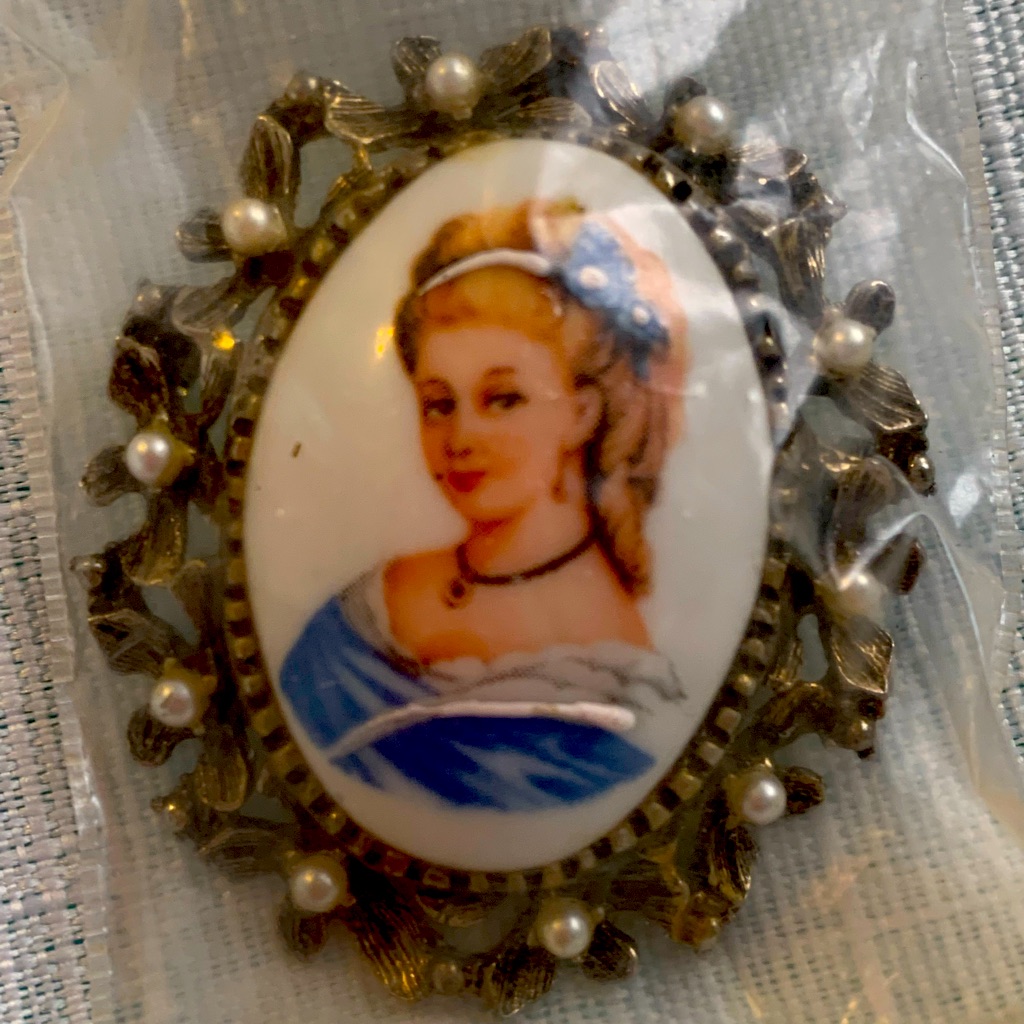 Limoges Brooch Cameo Painting Vintage France 27$